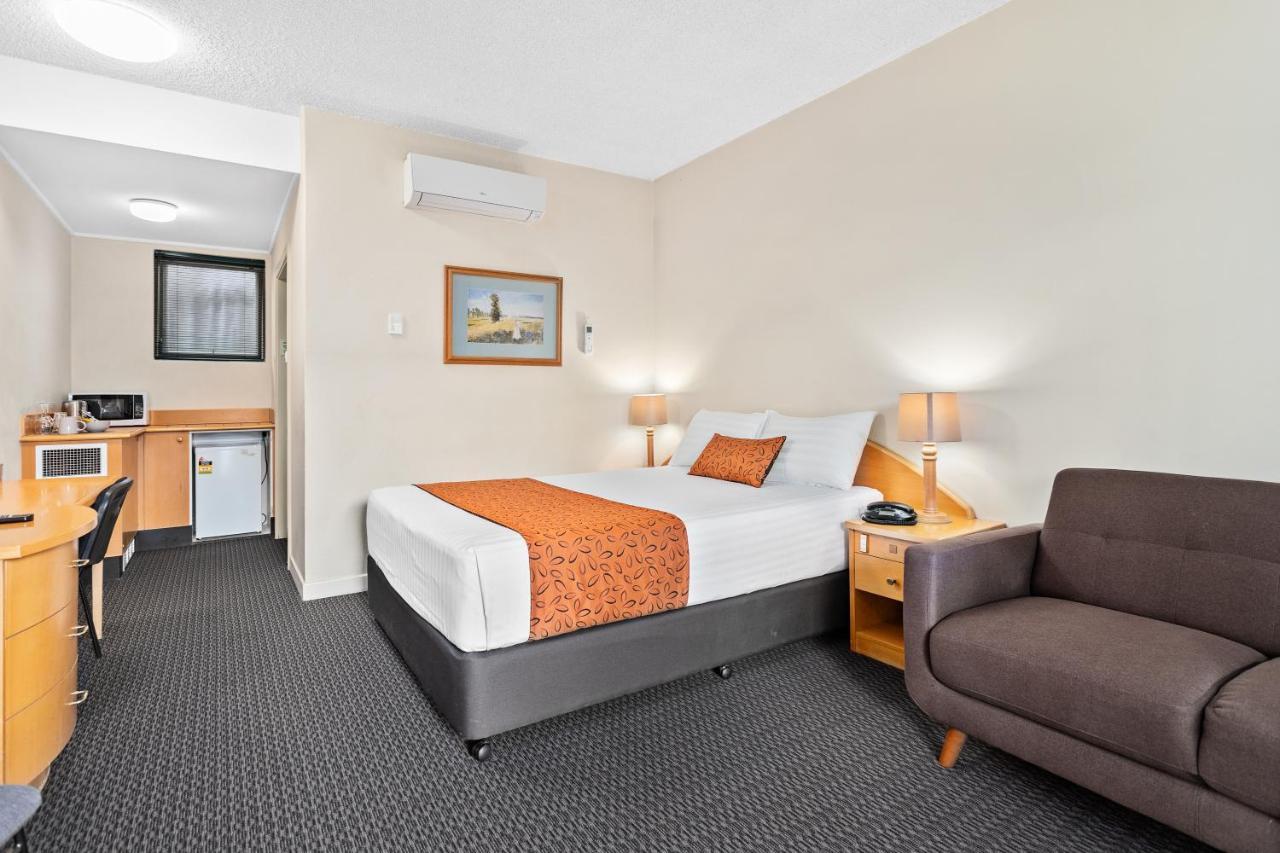 Park Motor Inn Тувумба Екстер'єр фото